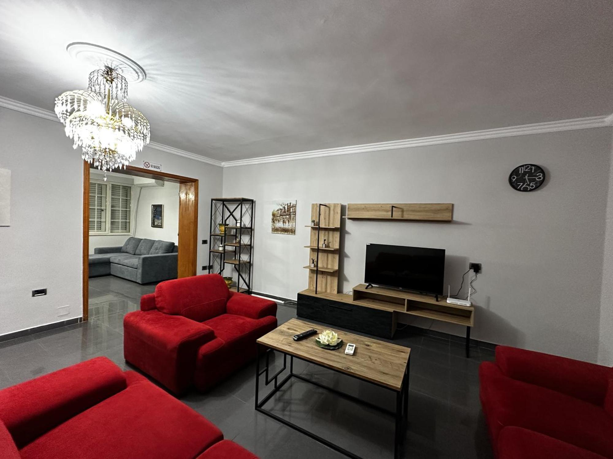 Tirana Treasure: Chic 2Br-Apartment 8Min To Skanderbeg Place المظهر الخارجي الصورة