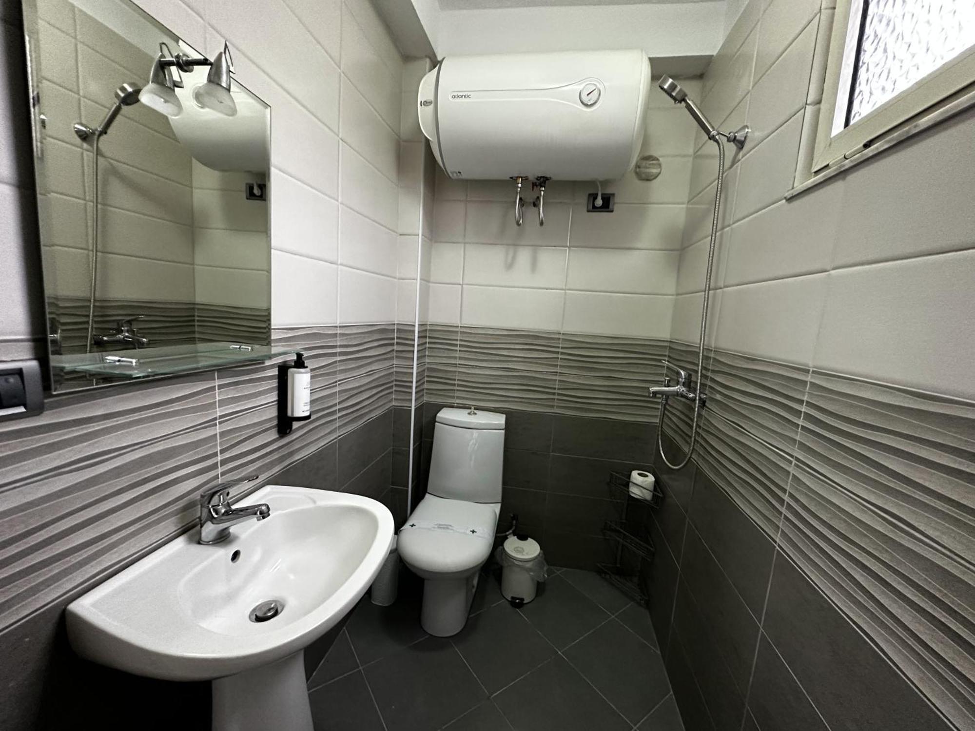 Tirana Treasure: Chic 2Br-Apartment 8Min To Skanderbeg Place المظهر الخارجي الصورة