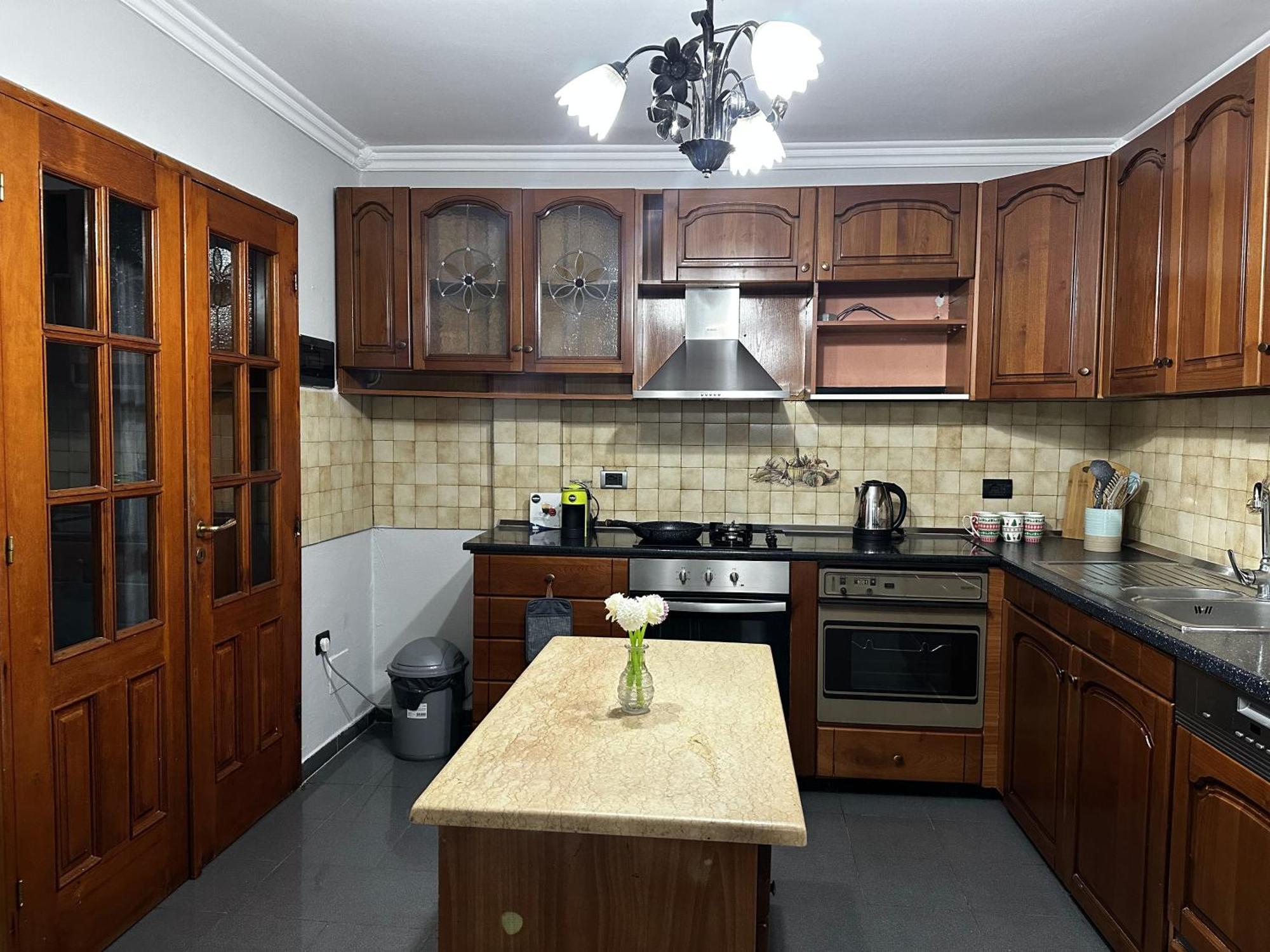 Tirana Treasure: Chic 2Br-Apartment 8Min To Skanderbeg Place المظهر الخارجي الصورة